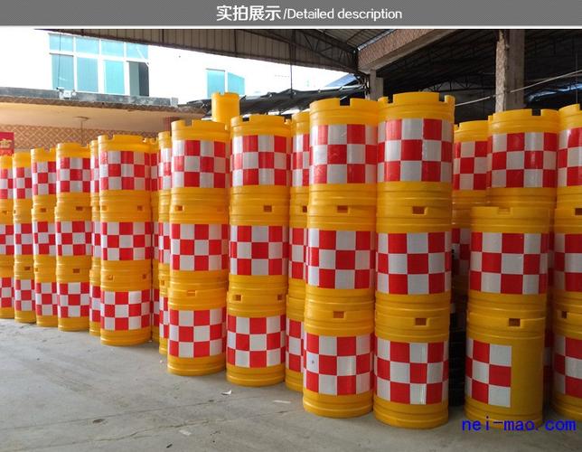 道路分岔口安全防撞桶与反光吹塑防撞栏 交通设施安全的关键保障